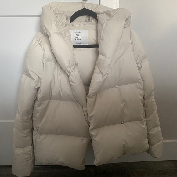 Aritzia Babaton Duvet Puff - Size Small - Matte Pearl - Picture 2 of 2